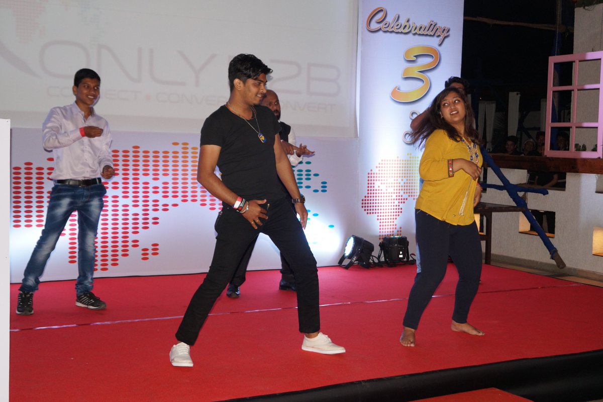 OnlyB2B's tweet photo. You can't stop yourself from #dancing...!!!
Graceful performance by #Onlyb2bian at 3rd #RnR bash
#Gettoghether #AnnualFunction @vikas1bhatt https://t.co/CGMZ7Y0N0p