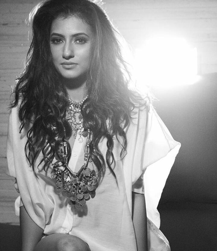 HarshadAditi's tweet photo. #gorgeous #additigupta #killerlook @AthisdaG @KhanZuma @LUVHARSHINI @GuptaAdditi @Heena4Harshad @deepaloveskajen https://t.co/wHj0kHqC7X