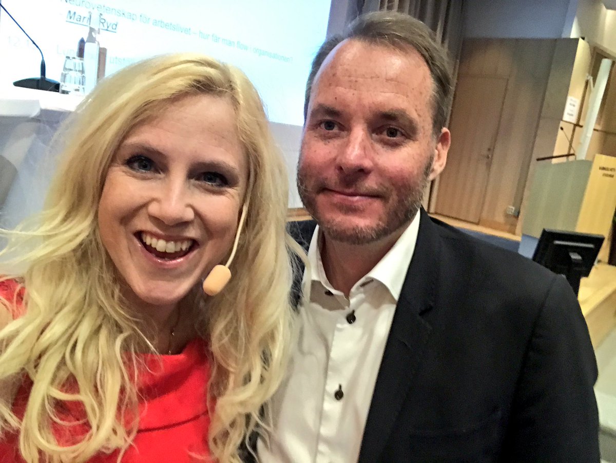 Nu kör vi! För ett friskare Sverige! Häng med på #halsokonvent2017 Jag modererar &amp; @petermafr VD Sveriges Företagshälsor kickar igång dagen.