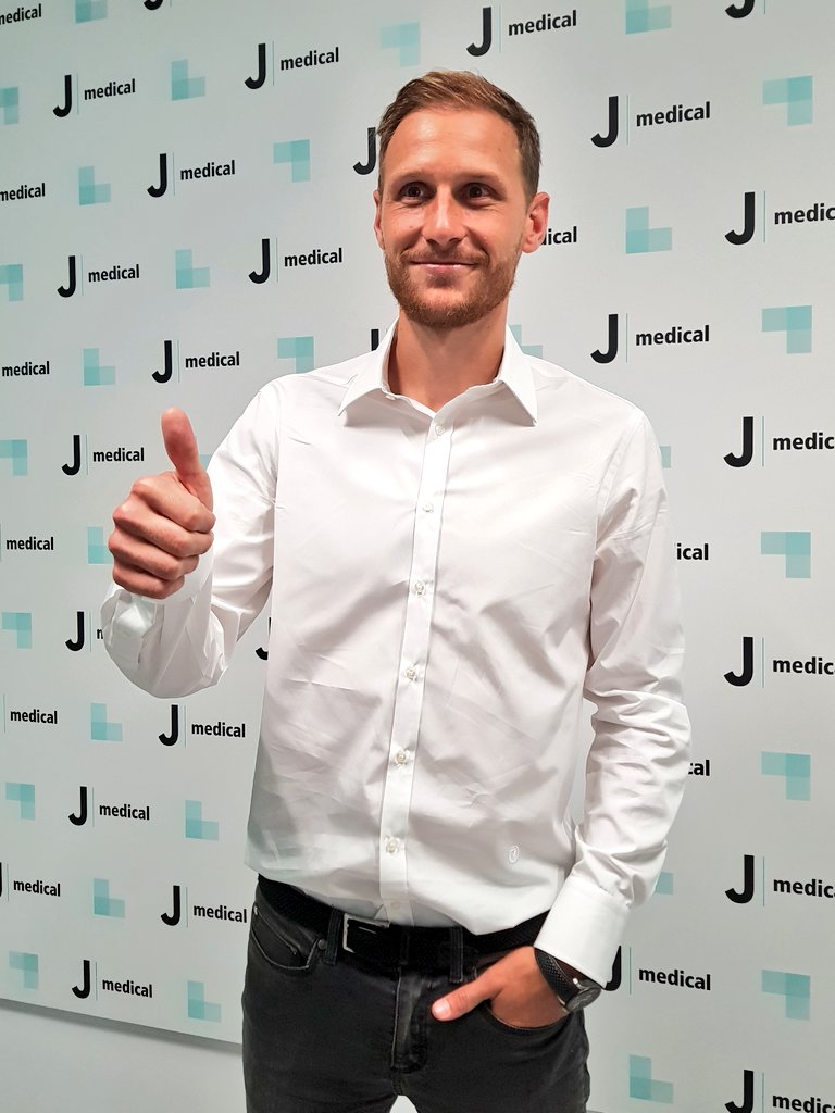 🇩🇪 <a href="/BeneHoewedes/">Benedikt Höwedes</a> é arrivato al #JMedical per le visite mediche! ⚪⚫