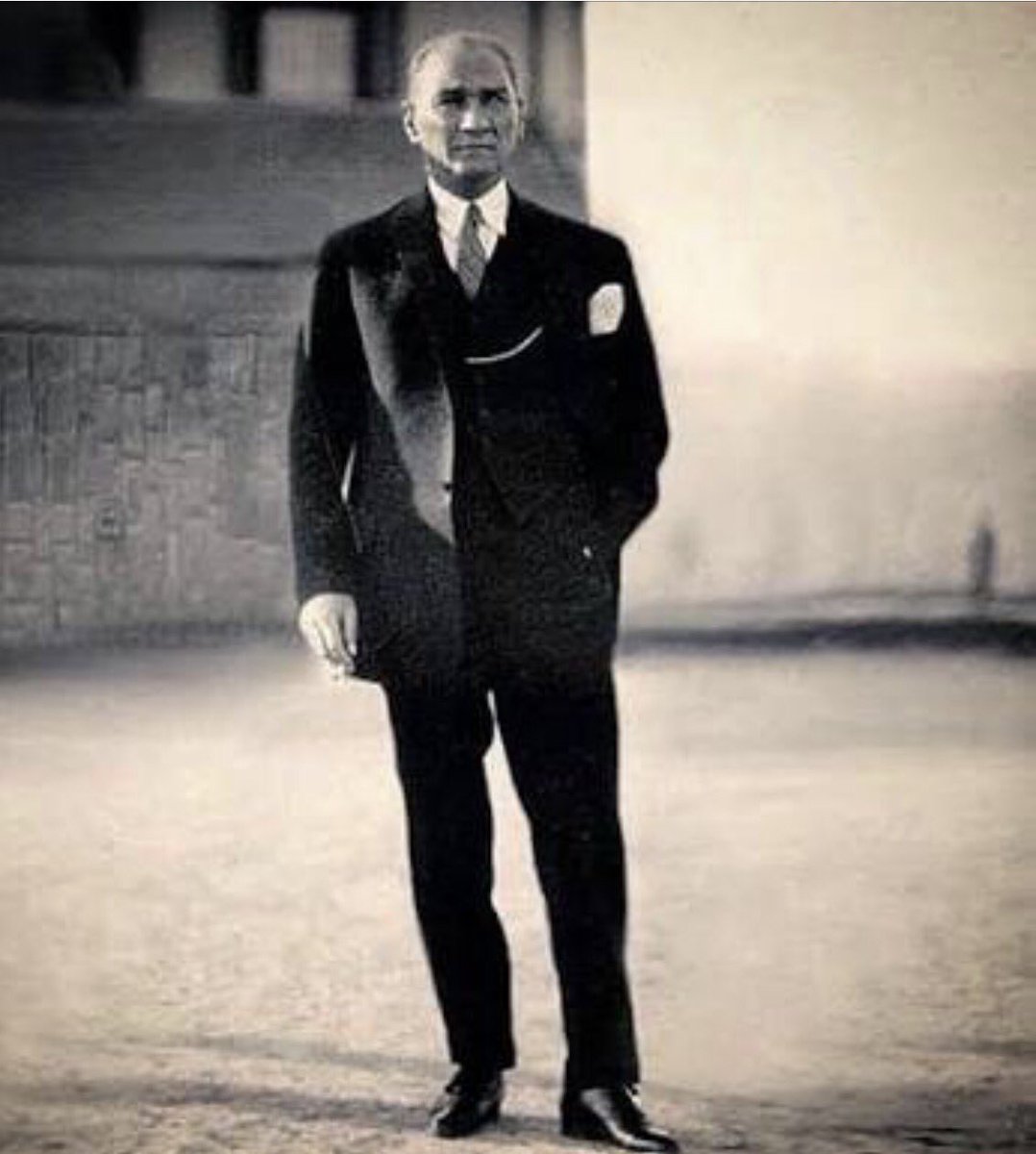 nazlicelik_'s tweet photo. Cumhuriyet'i siz kurdunuz biz yaşatacağız.Bu destanın lideri Mustafa Kemal Atatürk ve tüm şehitlerimize saygıyla... #30ağustoskutluolsun 🇹🇷 https://t.co/Zy2pywSC4W