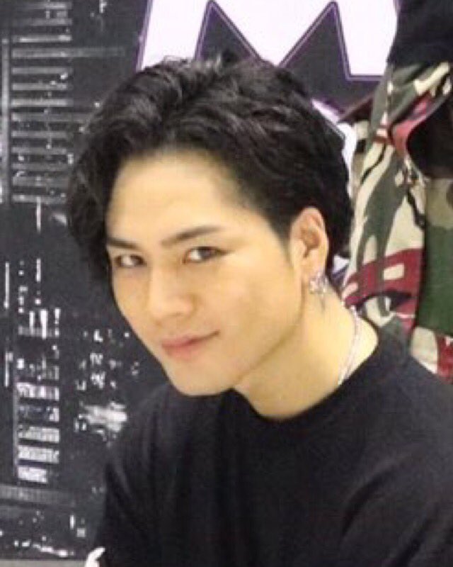 RYOJSB0824's tweet photo. 皆さんはどっちが好きですか？？
知りたいです！！
押すだけなので皆さん押してください！👍
#登坂広臣RT
#今市隆二ファボ
#両方RT＆ファボ

よろしくおねがいします🙏🙌 https://t.co/qEtOXp3r9p