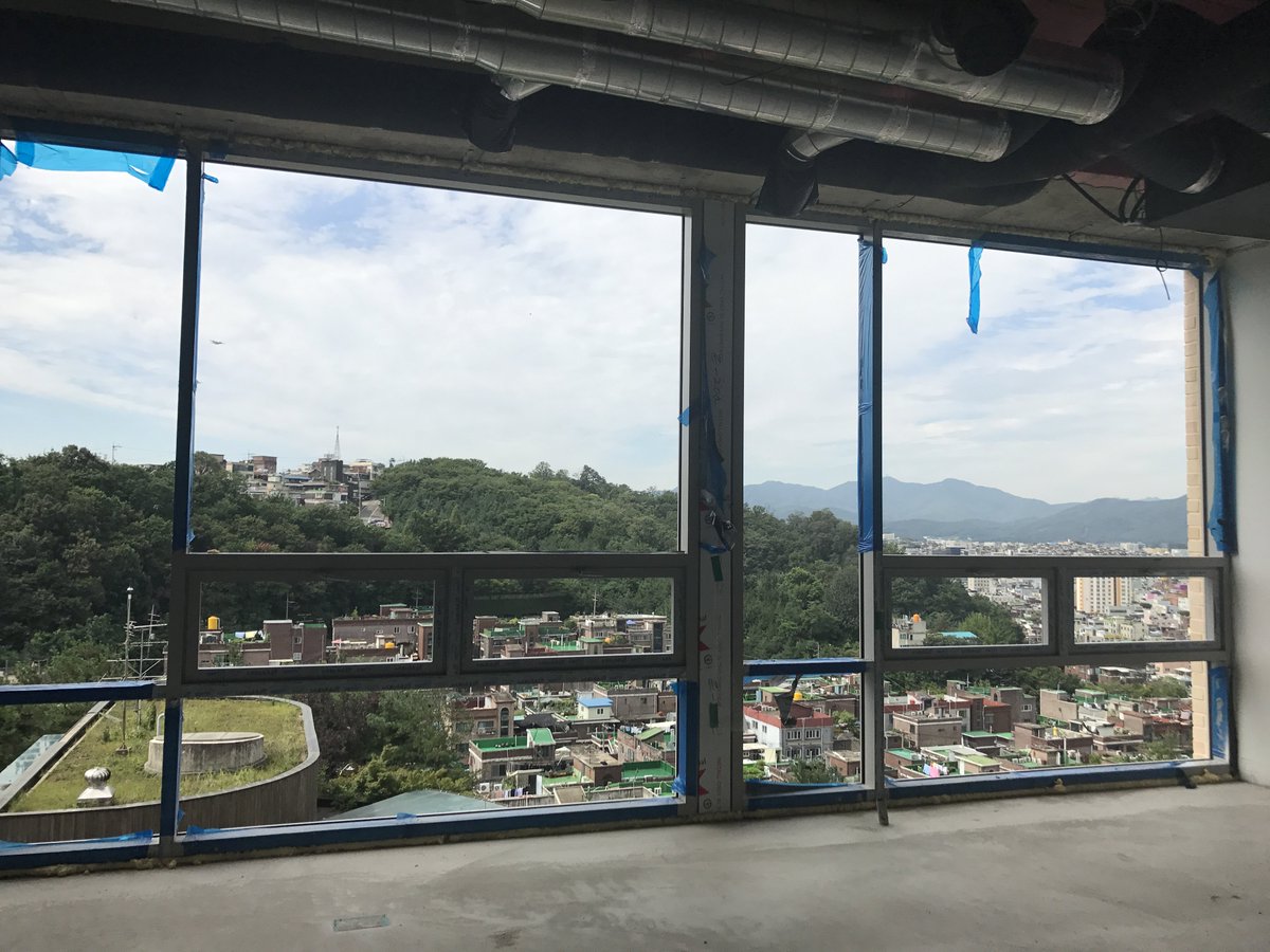 상원도서관 건립공사 현장입니다. 3층 열람실에서 바라보면 중앙동과 해오름 공원이 내려다 보입니다. 멋진 광경을 바라보며 즐길 수 있는 상원도서관 마무리 잘 하겠습니다. #성남시 #시설공사과