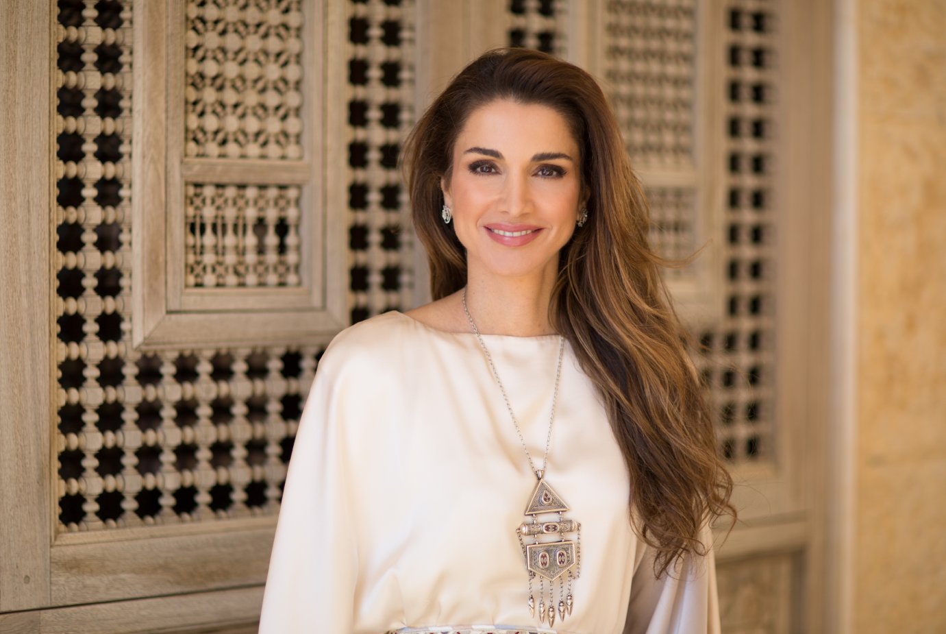 The Royal Jordanian Family wishes her Majesty Queen Rania Al Abdullah a Happy Birthday 