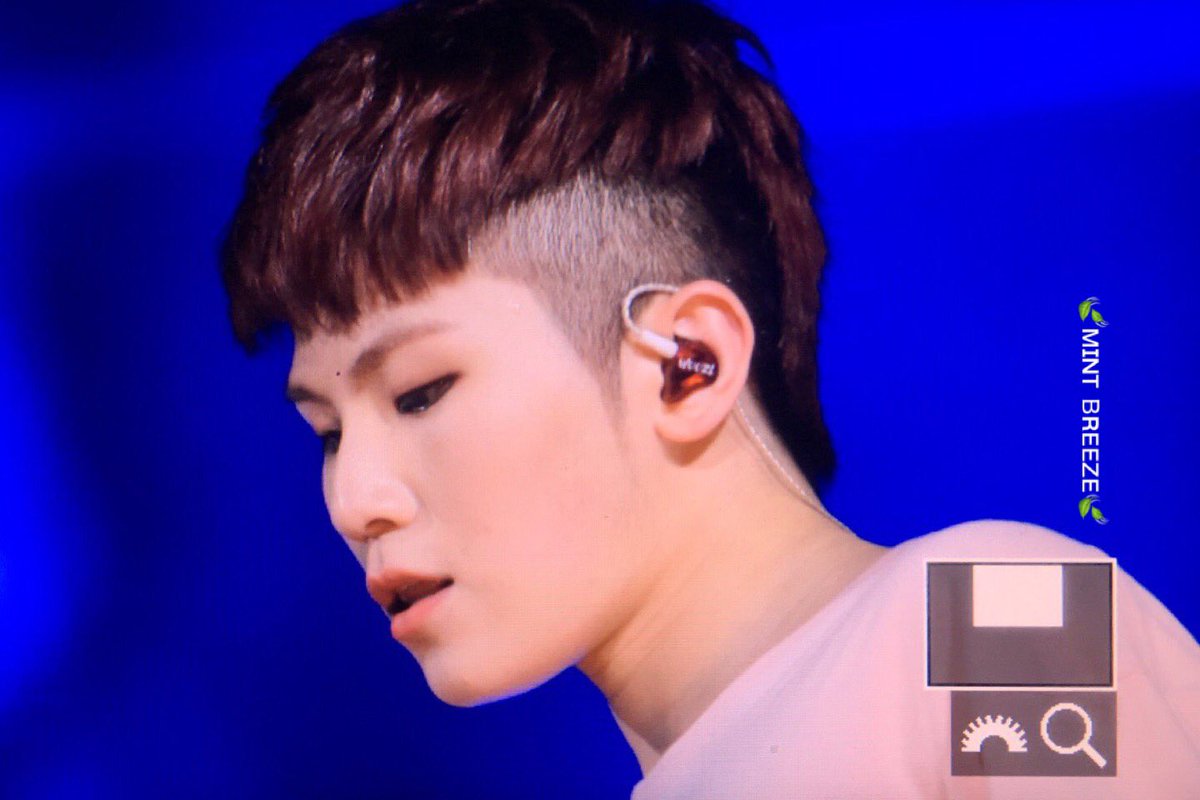 xkkijikish98's tweet photo. เข่าแทบทรุด... น้องจี้คนน่ารักของพี่หายไปไหนทำไมมีแต่จีฮุนคน swag พ่อปูซานบอย 😂
#WOOZI #jihoon  #SEVENTEEN https://t.co/kvR6vNwimm