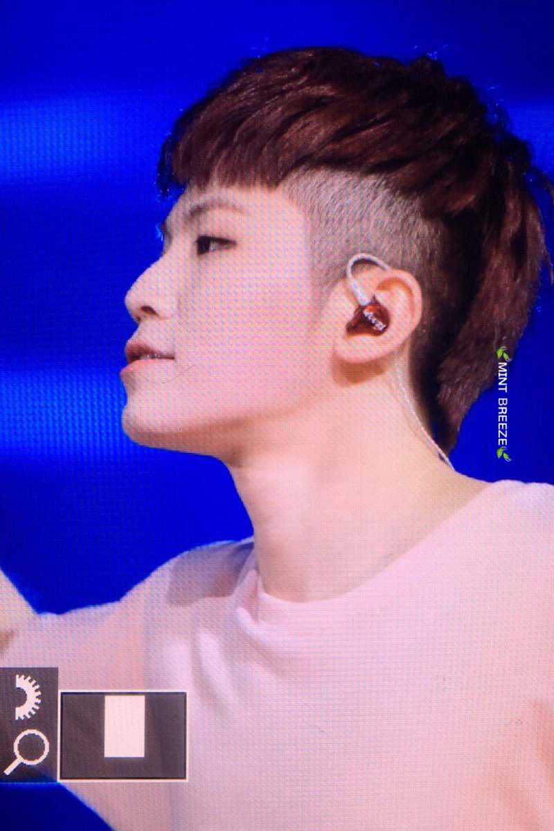 xkkijikish98's tweet photo. เข่าแทบทรุด... น้องจี้คนน่ารักของพี่หายไปไหนทำไมมีแต่จีฮุนคน swag พ่อปูซานบอย 😂
#WOOZI #jihoon  #SEVENTEEN https://t.co/kvR6vNwimm
