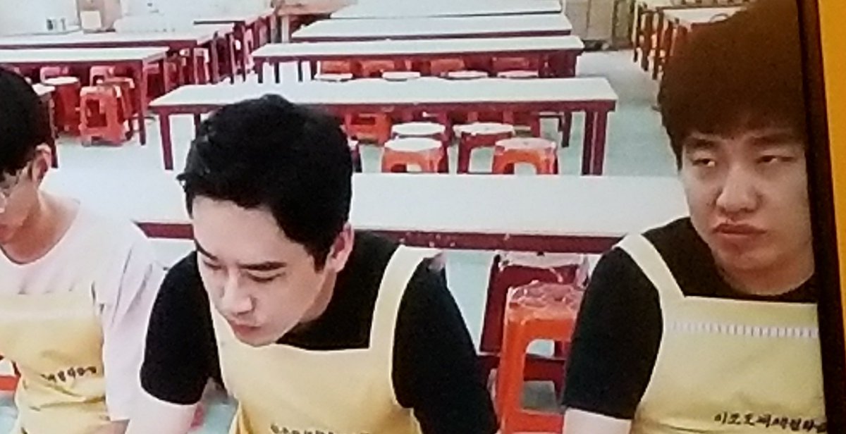 I was looking around twitch IRL and I see <a href="/efpoongko/">WBG PoongKo</a> !!!!!