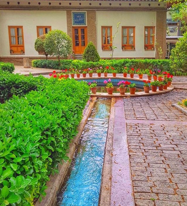 Iran_Style's tweet photo. #Persian #garden, at #DrHessabi #Museum, #Tehran, #IRAN. #PartoAM #IranJijo #lifestyle #PersianGarden #travel #art https://t.co/2Sd8ogtm8D