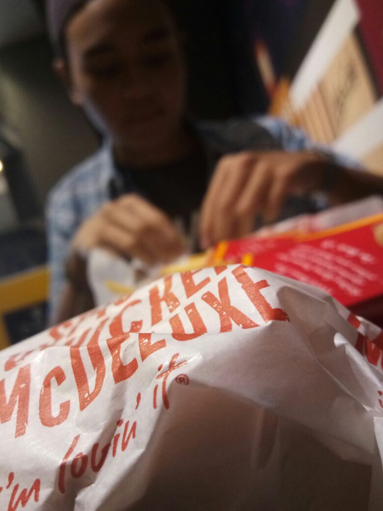 s_phab's tweet photo. Masha'Allah... Fav 😍💕
#spicychickenmcdeluxe + #babe https://t.co/bvOW5cNFq3