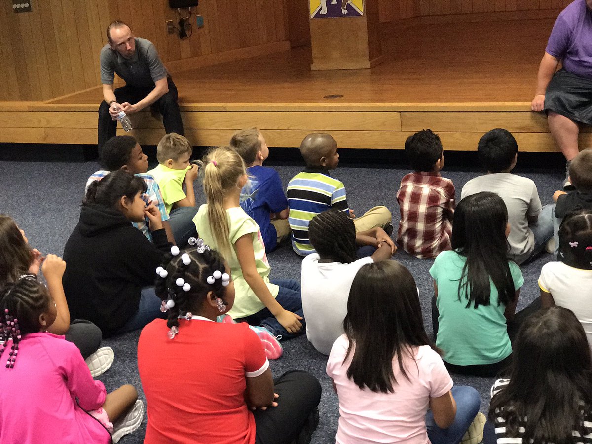 MrsRALeonard's tweet photo. @FCSchoolsNC students are learning about school bus safety @LaurelMillElem https://t.co/5gsJUbKBnD