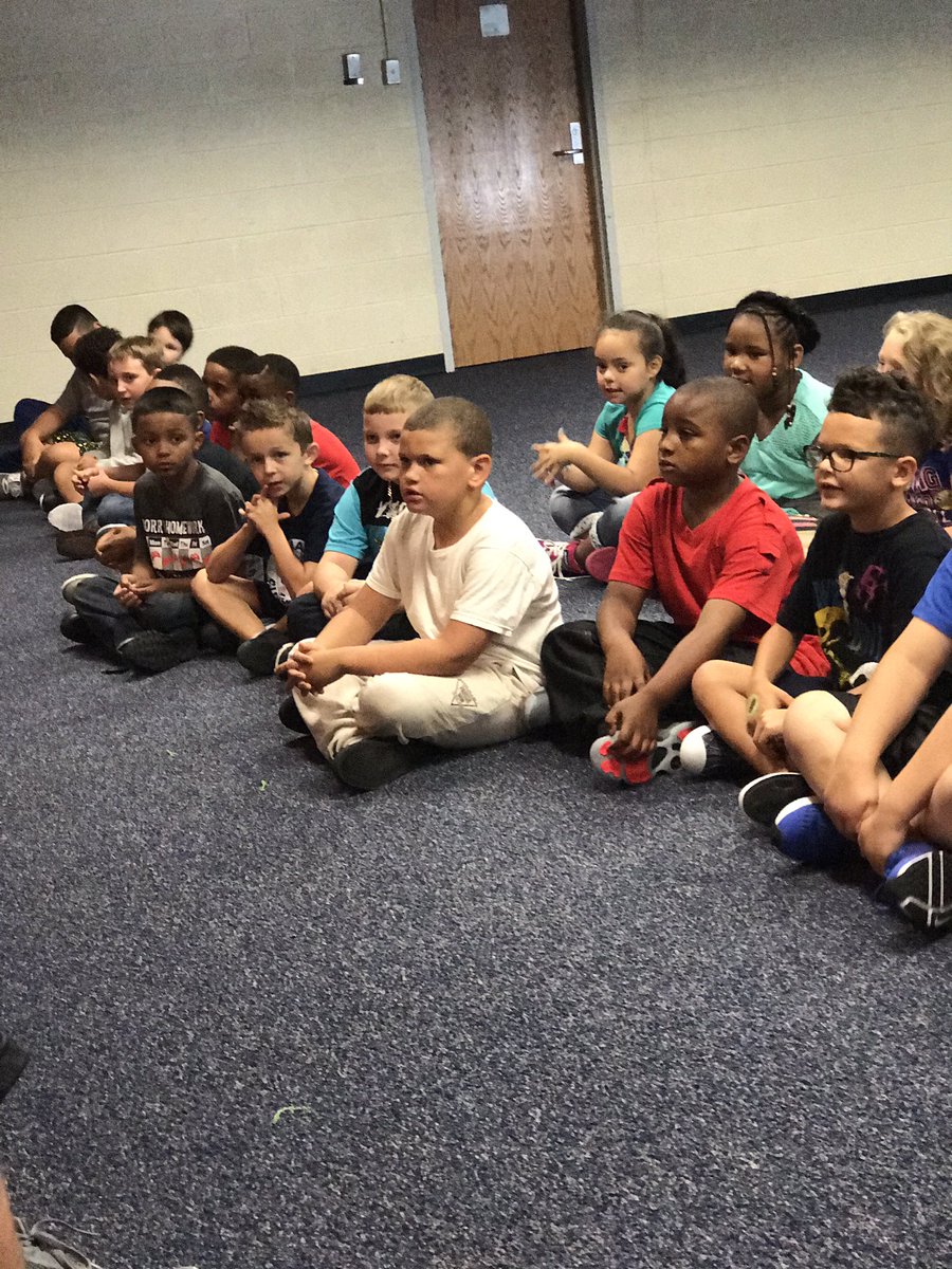 MrsRALeonard's tweet photo. @FCSchoolsNC students are learning about school bus safety @LaurelMillElem https://t.co/5gsJUbKBnD