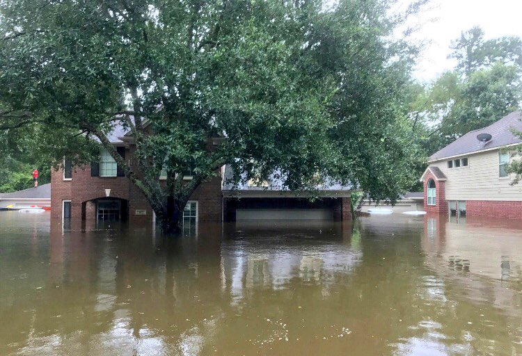 Jess_porter14's tweet image. Sending my love to everyone in Texas. This is my dads house as of this morning, the water is reaching the second floor. #HoustonStrong