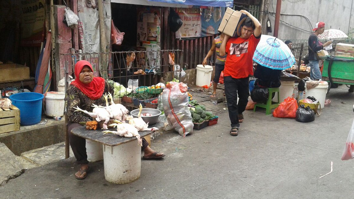 Ada keganjilan dalam kasus pedagang becek Kebayoran Lama ini. #savepasartradisional
