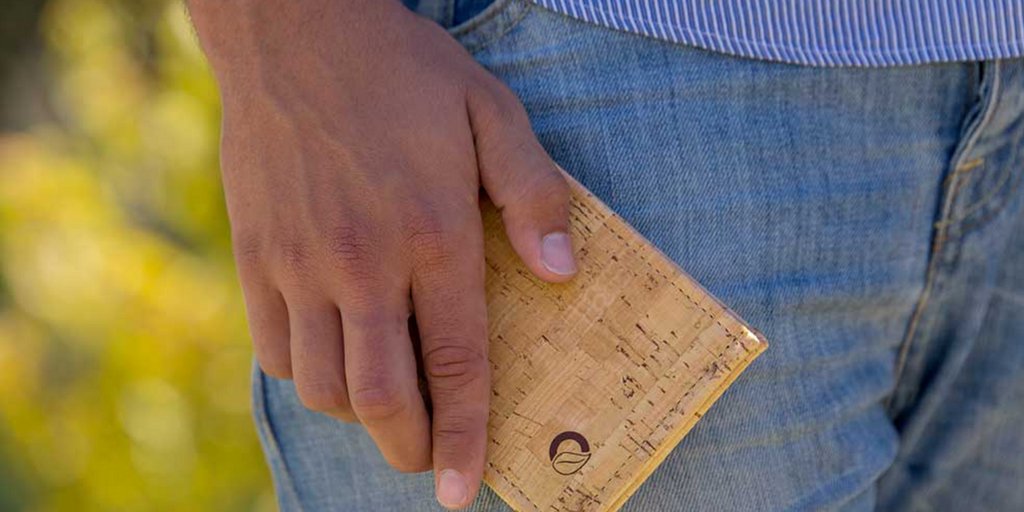 Corkor's tweet photo. Hunting for the perfect #minimalistwallet? Let us help https://t.co/qHkFgNjFZ3 #corkor #vegan #veganwallet #minimalist #wallet #cork https://t.co/YuidfE68WY