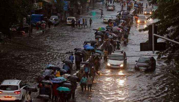 IndiacomMarathi's tweet photo. मुंबापूरीची तुंबापुरी: अभ्यासक, दिग्गजांनी राजकारण्यांना झोडपले

https://t.co/BEfwKt0HRN https://t.co/5gmXQ6nk5U