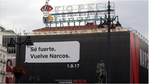 AGCShowroom's tweet photo. Publicidad polémica serie Narcos | Campaña “Sé Fuerte” https://t.co/SL38Law5be https://t.co/pJdG2sBotl