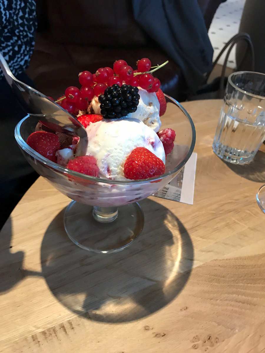Nu ook bij #HAP: #ijs van #ijssalondavinci #dessert #CoupeDaVinci #hetisnoglanggeenherfst #restaurantamsterdamzuid #zuidas