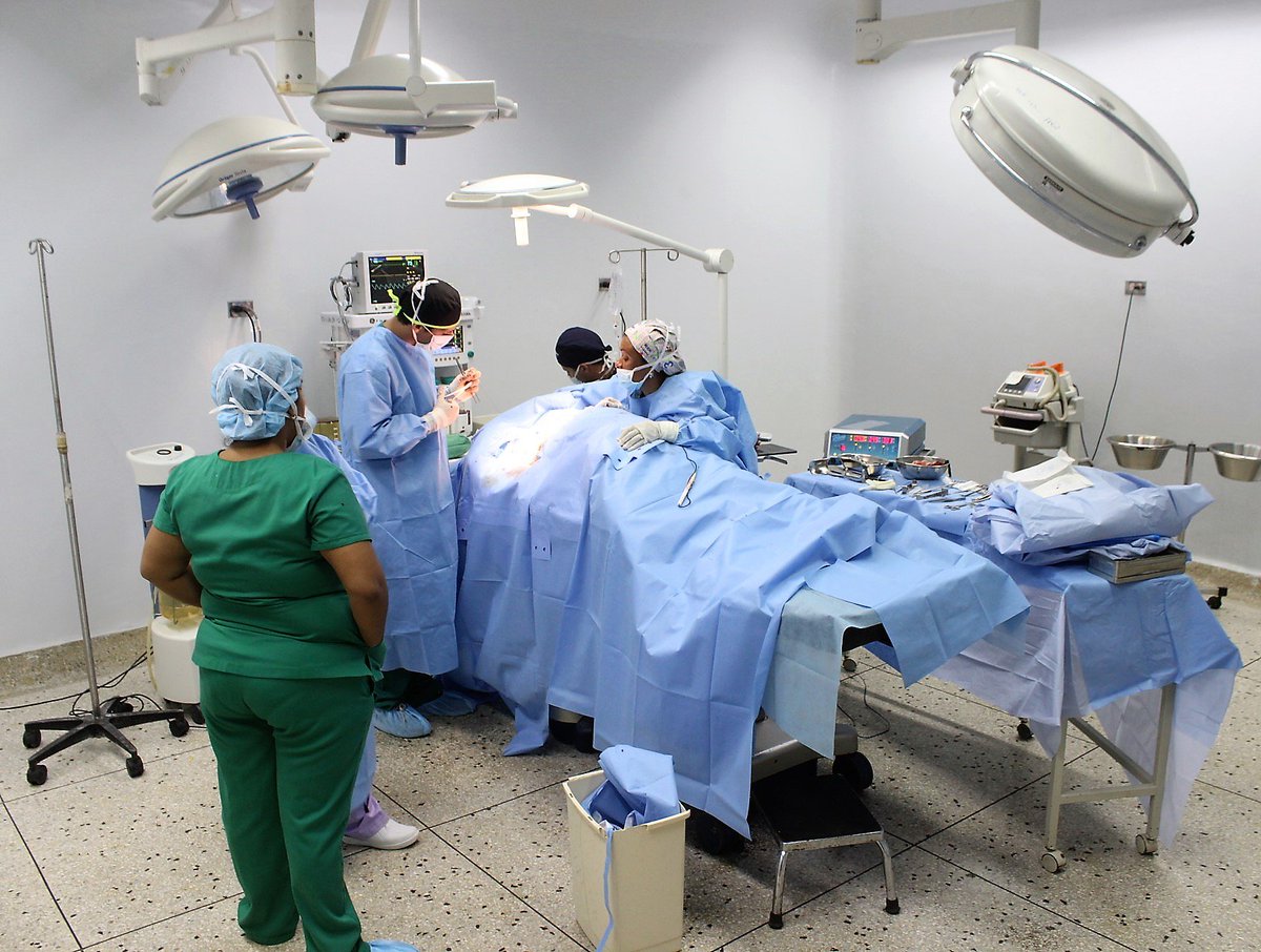 OncologicoSFco's tweet photo. Por 3er, día consecutivo.@OncologicoSFco realiza intervenciones en.@HBChacinGBZ , en alianza perfecta Alcdía.@SanFcoCiudad-@GobiernoDLZulia https://t.co/JslZcTfaiH