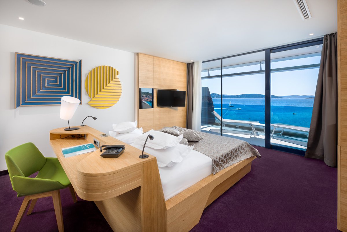olympia_vodice's tweet photo. Waking up with the sea view? Who could resist.... #relaxelements #seaview #olympiasky https://t.co/dI2slIoWbu
