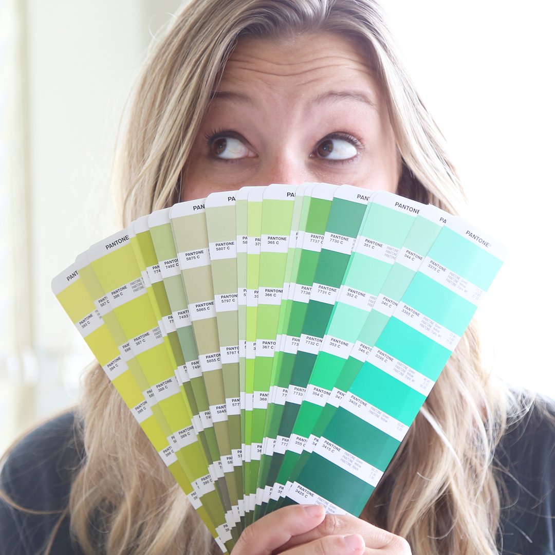 aedienocreative's tweet photo. To say we love the #coloroftheyear2017, is an understatement. #pantone #greenery https://t.co/WVSO8CC6L4