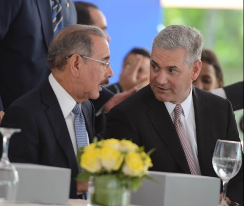 BelarminioR's tweet photo. "Para @MOPCRD es importante construir nuevas obras como mantener a las existentes" dijo Gonzalo Castillo.
#DaniloMedina
#GonzaloCastillo https://t.co/oUzDUYV1ZF