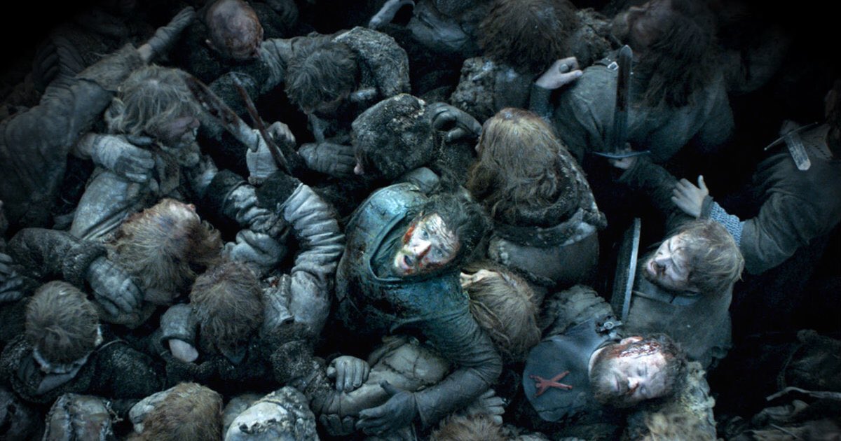 Thrones_Facts's tweet photo. The shot of Jon being trampled in 'Battle of the Bastards' was Kit Harington's idea, &amp; came from his real fear of being crushed by a crowd https://t.co/BIuA4ZQZVE