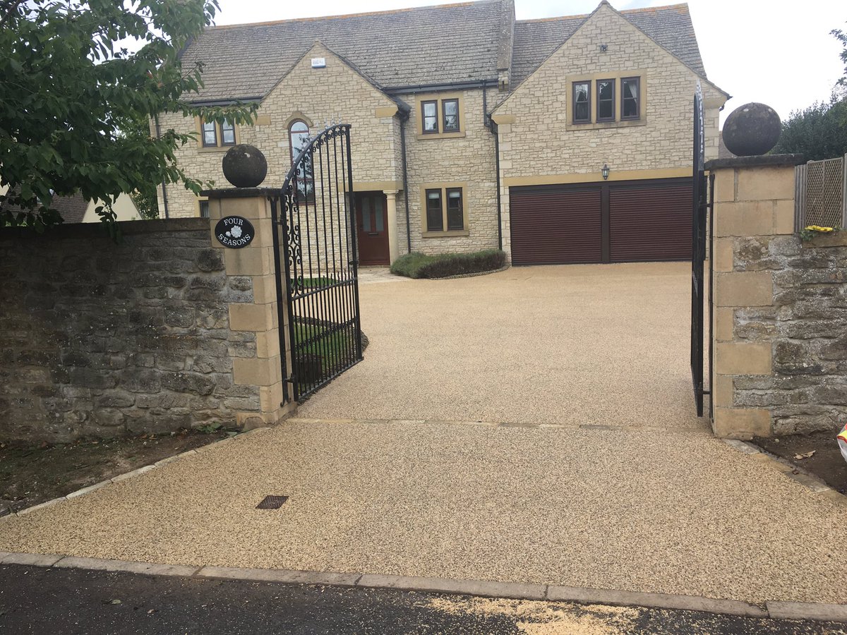 Stoneway12's tweet photo. Another job completed in resin bound cottage gold in Cheltenham https://t.co/Ie1tEpsGNn