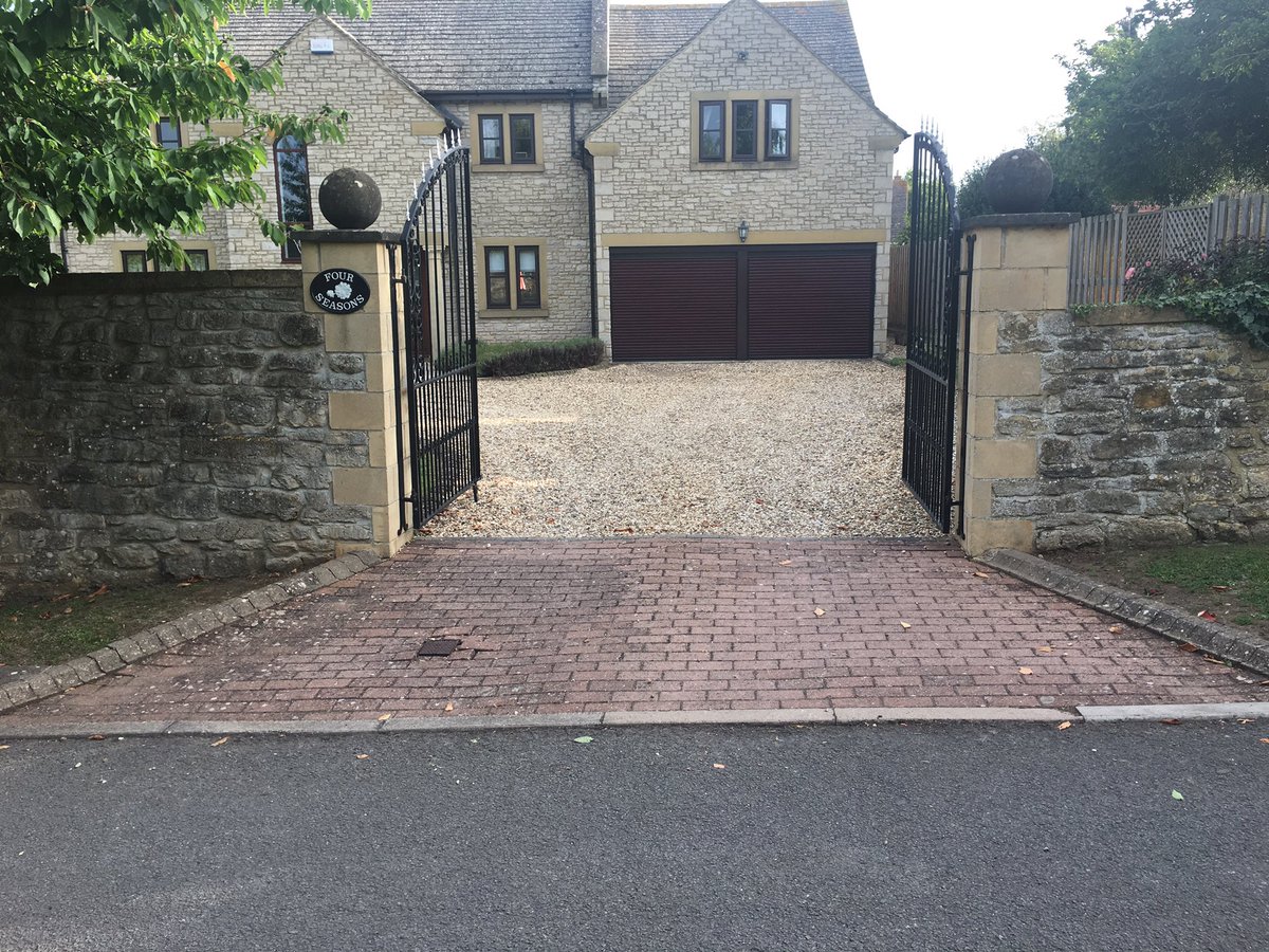Stoneway12's tweet photo. Another job completed in resin bound cottage gold in Cheltenham https://t.co/Ie1tEpsGNn