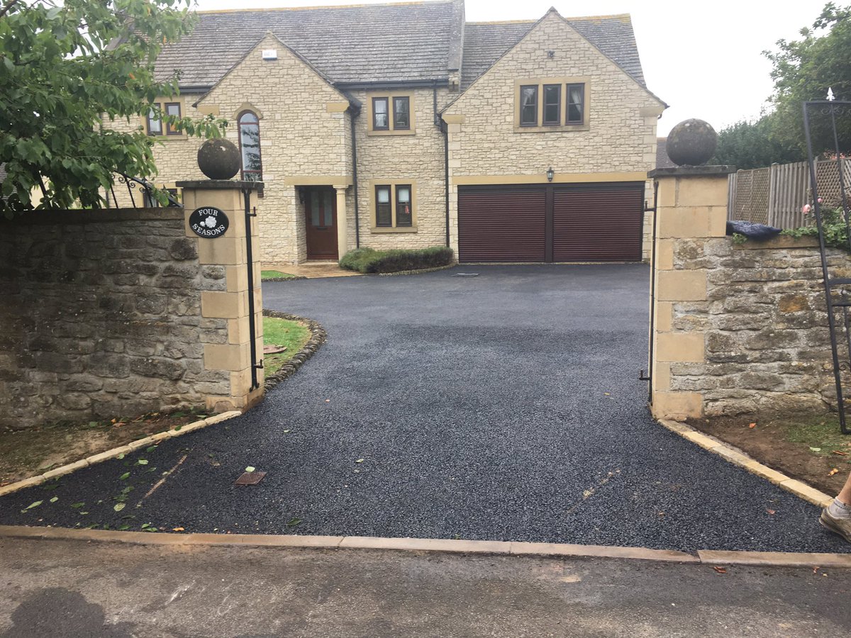 Stoneway12's tweet photo. Another job completed in resin bound cottage gold in Cheltenham https://t.co/Ie1tEpsGNn