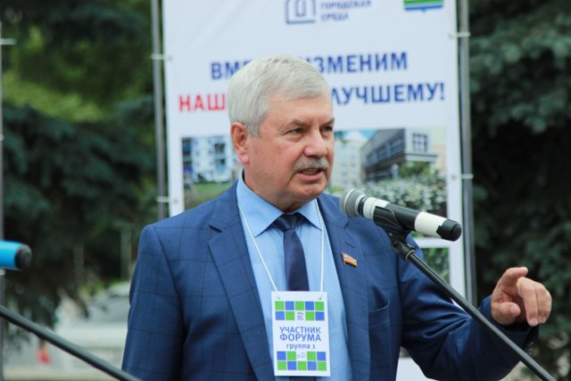 #Мякуш: «Благоустройство дворовых и общественных пространств должно проходить при постоянном общественном контроле»
chelyabinsk.er.ru/news/2017/8/30…