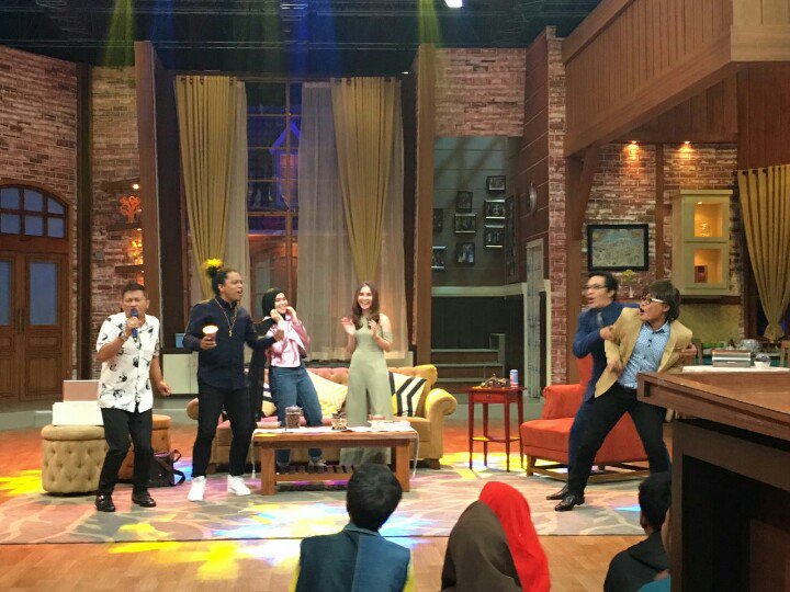 Hahaha Corp. tweet media