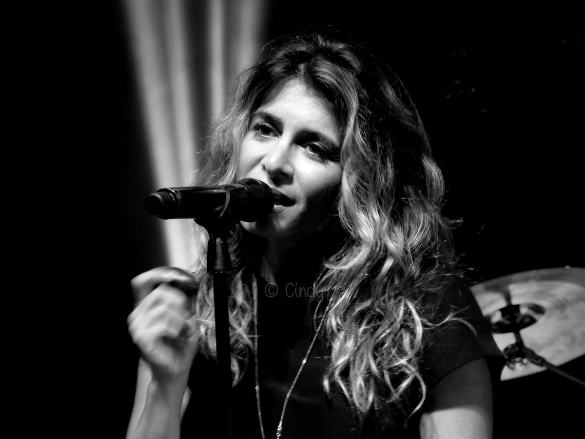 CiindyMck's tweet photo. Se replonger dans les souvenirs ... Il y a 2 ans jour pour jour, sous le soleil de St Chamas avec la belle @juliezenattioff ... #BlancTour ♥ https://t.co/ylknEsMcGR