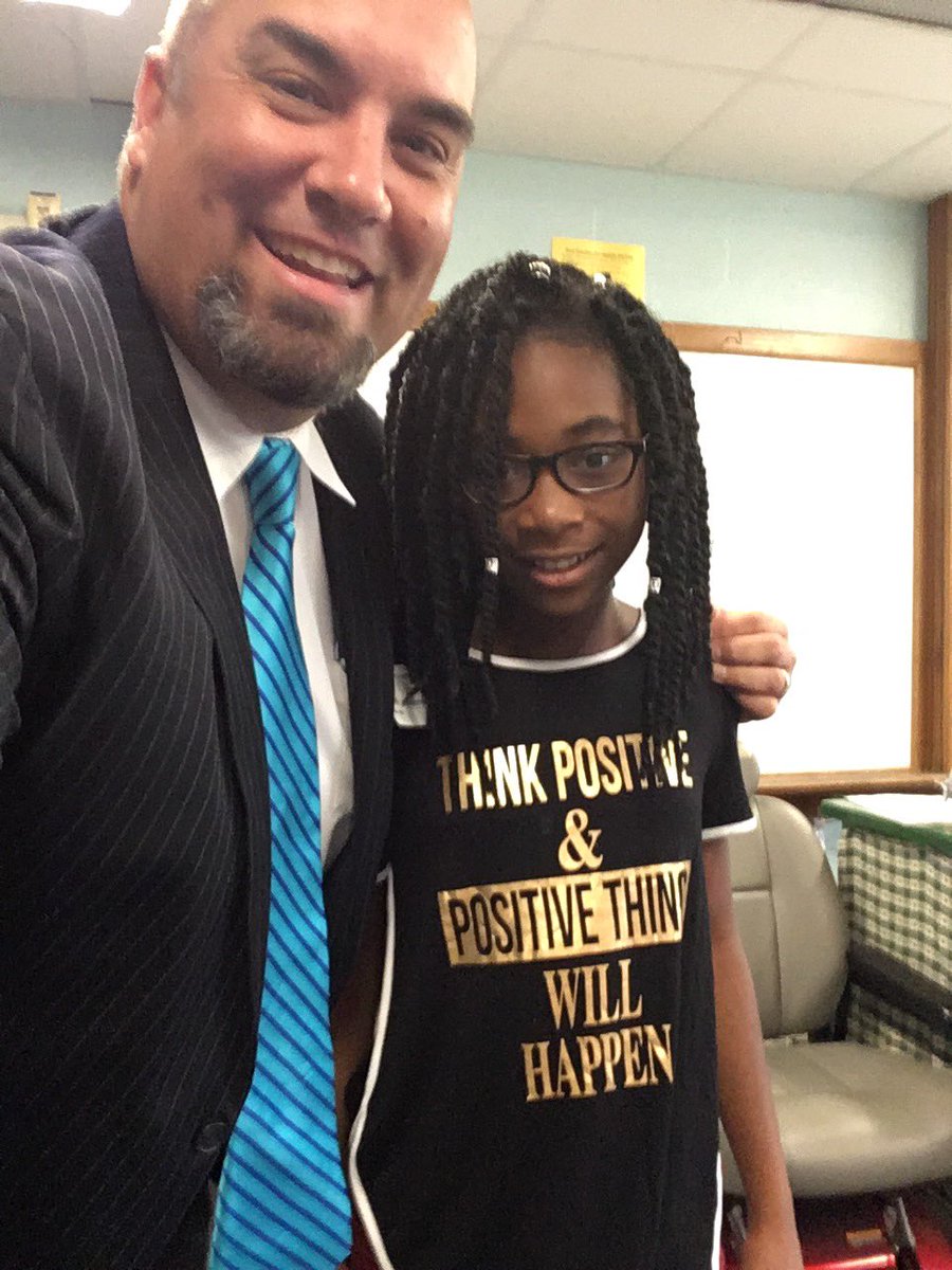 ClockerTalk's tweet photo. Perfect message for our first day of school! #180DaysOfKindness #WeAreMindess https://t.co/5Am5QInfGF