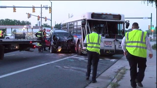denverpost's tweet image. 3 injured in RTD bus crash after suspected drunk driver runs red light dpo.st/2vEOY7Q