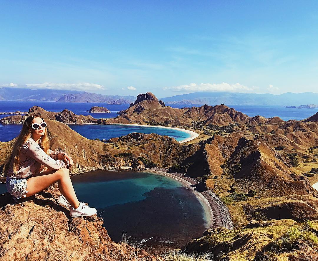 Padar Island has 1 of the most beautiful landscapes in Indonesia, says blogger <a href="/nataliamurillo/">natalia murillo</a>. #WonderfulIndonesia
bit.ly/2w9hZM8