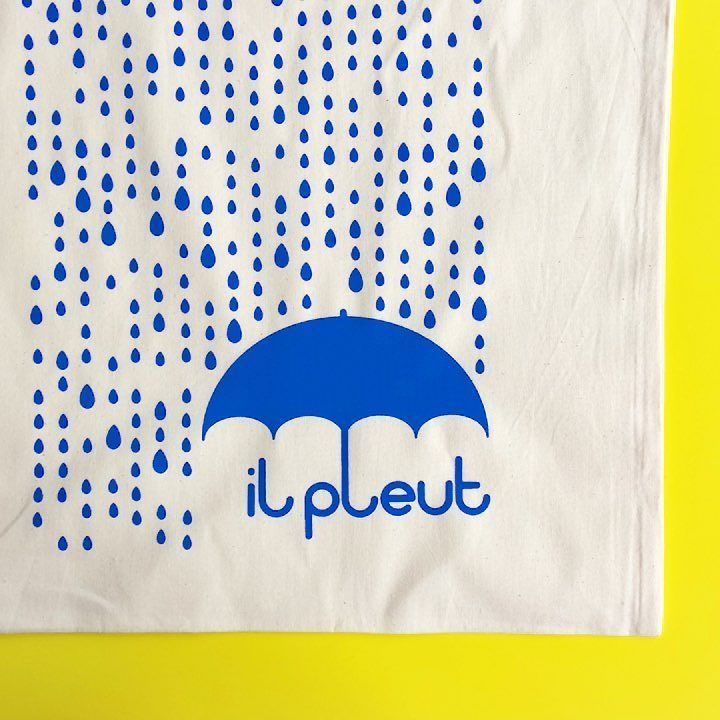 hellohelloDODO's tweet photo. Yep, a pretty appropriate tote to be printing and sending out today! ☔️ I've just been looking through the #squeeg… https://t.co/8oSdf9YcfD https://t.co/JerLhLvjg0
