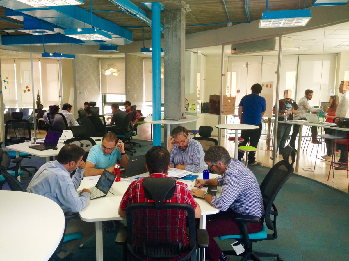 bbusinessbworld's tweet photo. ¡Aquí seguimos! Aprendiendo metodología #Scrum para gestión ágil de proyectos. #Agile #MetodologíaÁgil #innovación #KabelDigitalWorker https://t.co/gbTiBMcVVw