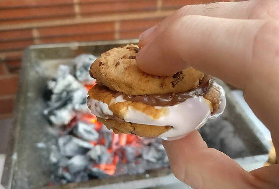 thuros_UK's tweet photo. S'moooores, just too good @Sue_Stoneman on our #TabletopGrill ๐ฅ๐๐ป๐ช
#thuros #grillculture #smores #livefire #charcoal #instafood #foodporn https://t.co/DSCk1AqSoM