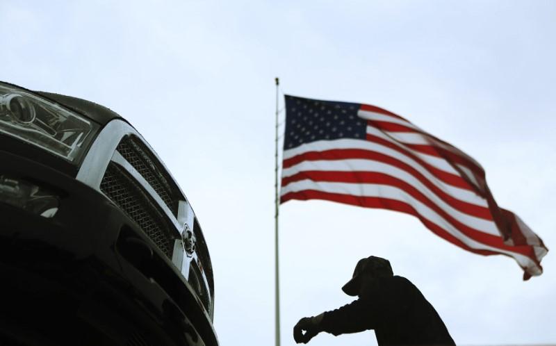 Reuters's tweet photo. U.S. second-quarter GDP revised up, fastest in over two years https://t.co/ahTyT7j9ws https://t.co/cieU8bOdmv