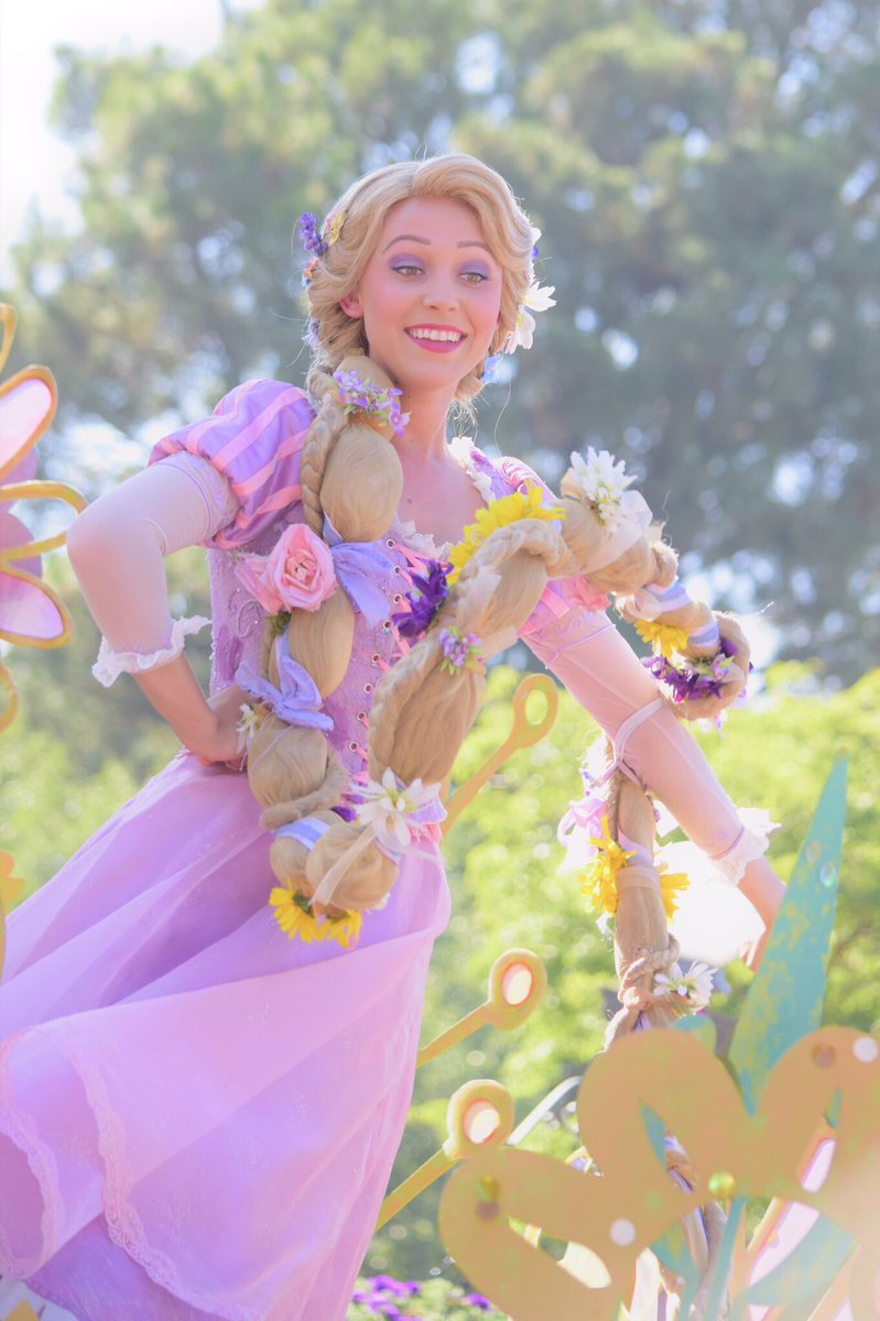 Miyuka Mickey S Soundsational Parade サウンドセーショナルパレード ラプンツェル お花がいっぱいの パステルカラーのフロートに 背景の木漏れ日が 最高に可愛い Dlr アナハイム