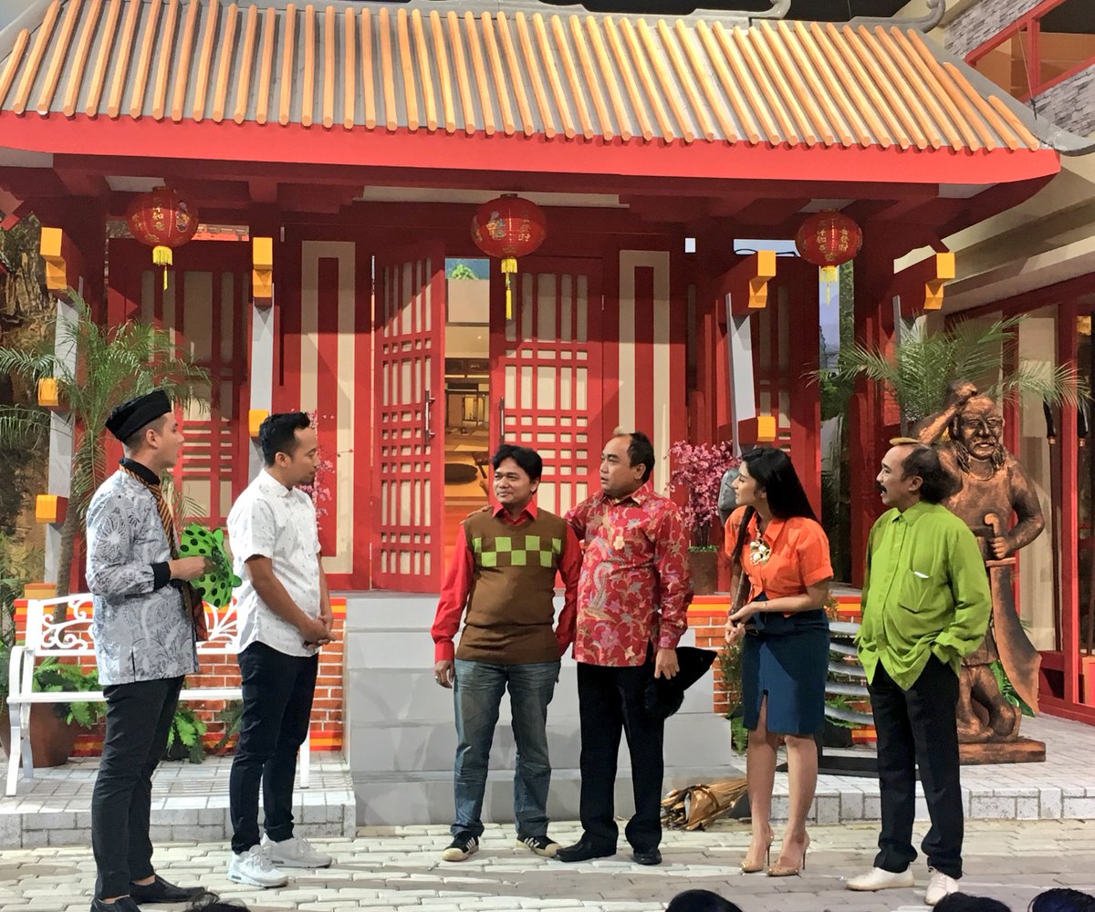 OVJ_kitelagi's tweet photo. Ini dia adik dari bang @azisOVJ yang bungsu! Mirip gak nih pemirsa??? #OVJCariJudul https://t.co/gCkPrA8nqf
