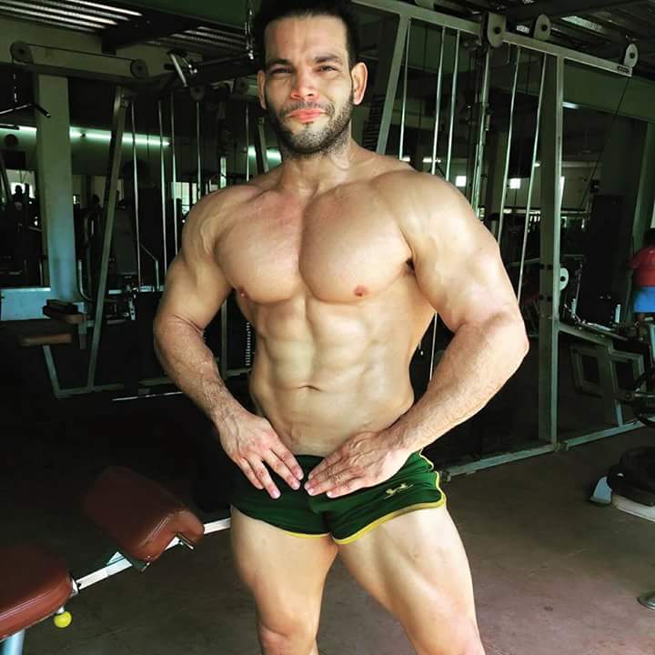 ComandanteCob's tweet photo. Siempre siendo mejor, siempre avanzando , siempre opacado... Ulalaaa! Bendiciones #Stripper #Striper #Chicos https://t.co/UJAb0nA2OJ