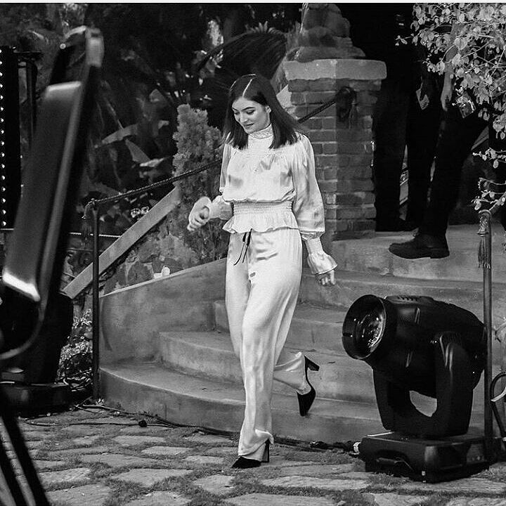 TeamLordePanama's tweet photo. #iHeartLorde #IHearRadio ❤ https://t.co/tppx9XrGTz