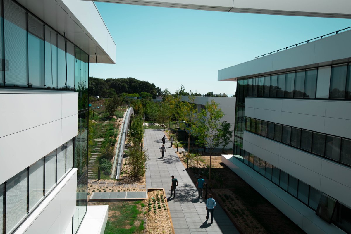 Espaces verts, terrain de pétanque, salle de sport, salles de réunion fun... Le <a href="/GroupeLDLC/">Groupe LDLC</a> sait motiver les troupes bit.ly/2x4OQlU