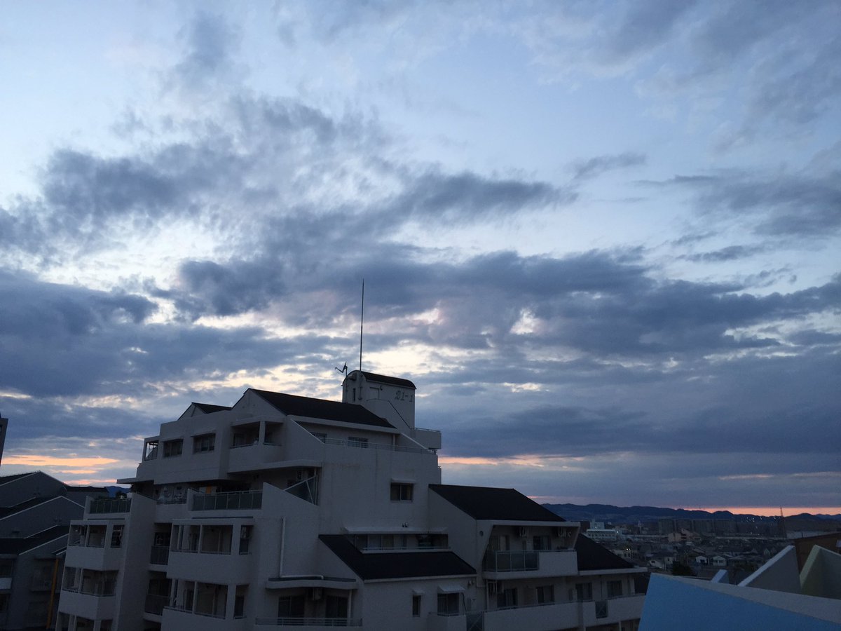aoiaoi4444's tweet photo. 空と雲 https://t.co/vpHxyr2LrC