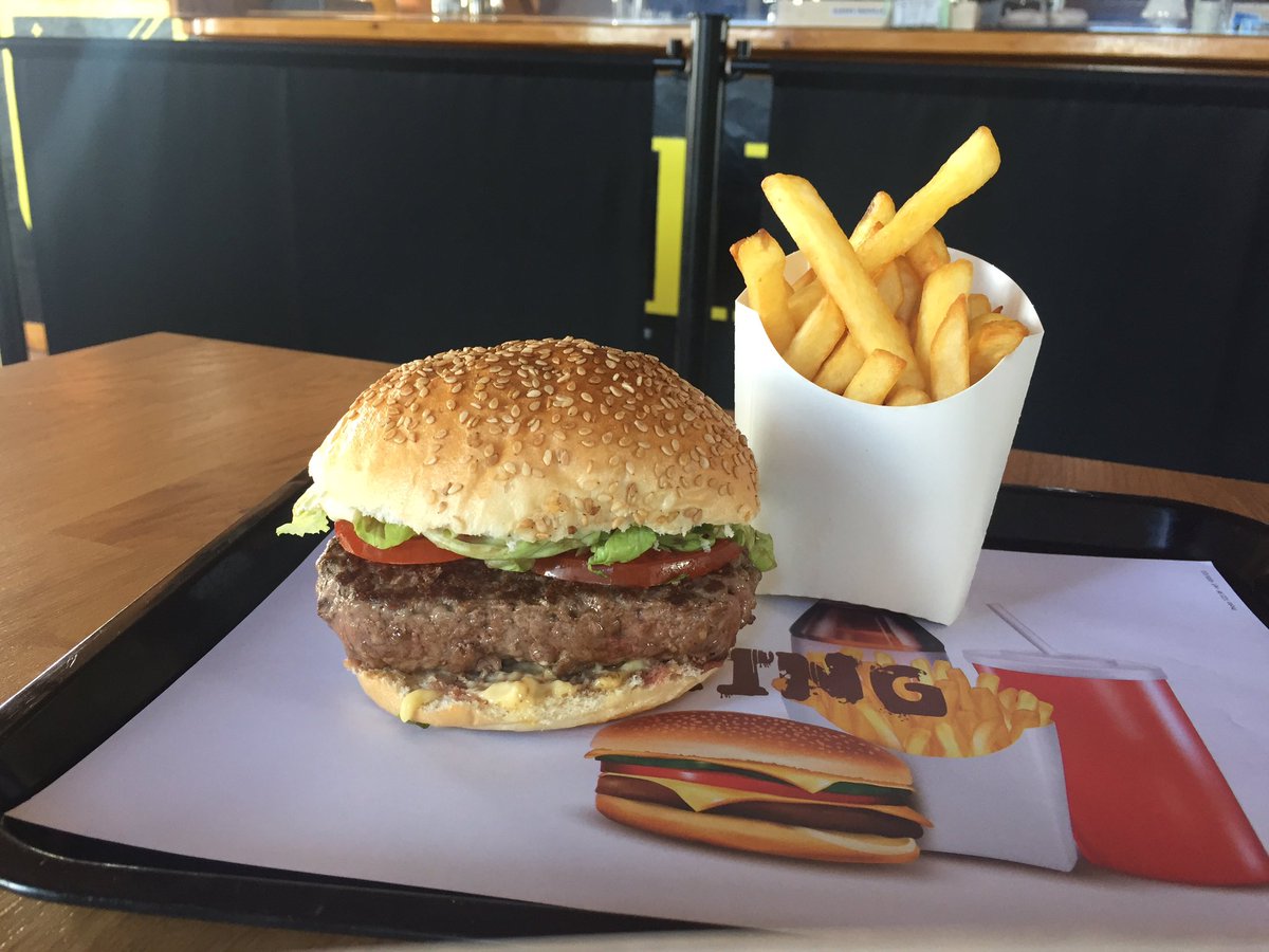 chaletdaltitude's tweet photo. #Burger #Classique #bœuf @chaletdaltitude #lovevalberg #chalet #altitude https://t.co/D1dGqLfhGa