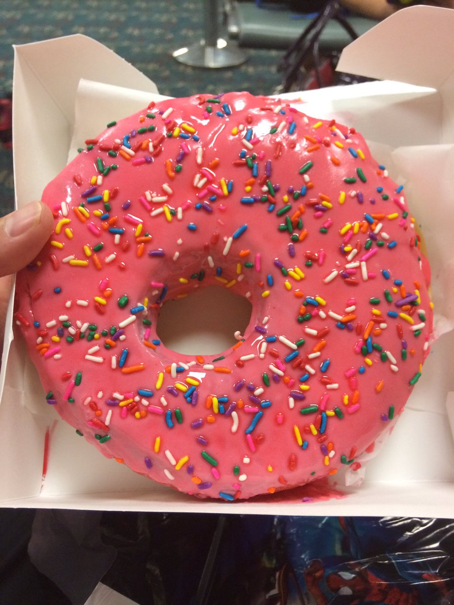 petedalliday's tweet image. Going to be hard going back to regular sized donuts tomorrow #Dohnuts #BackToReality