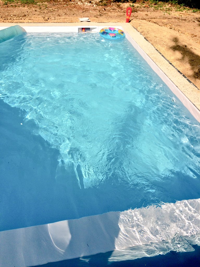 force_cedric's tweet photo. Osez le rose ! #FLAGPOOL #SOPREMA #PVCARME https://t.co/I9nvGQGeMh