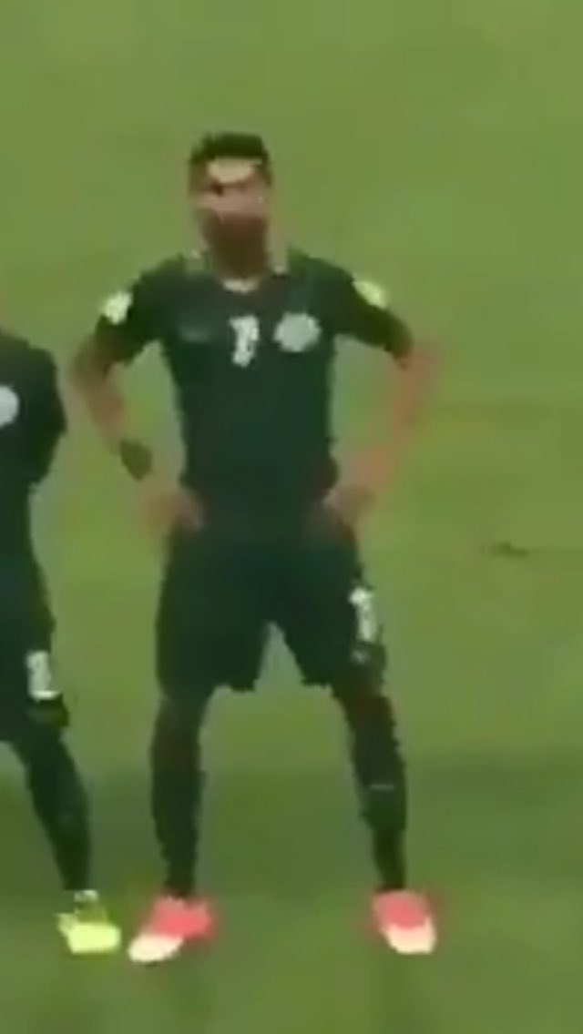 9Majjed's tweet photo. #سلمان_الفرج
اللوقفة لحالها إغراء 😁🌹
😂😂 https://t.co/l9OtLa9FXJ