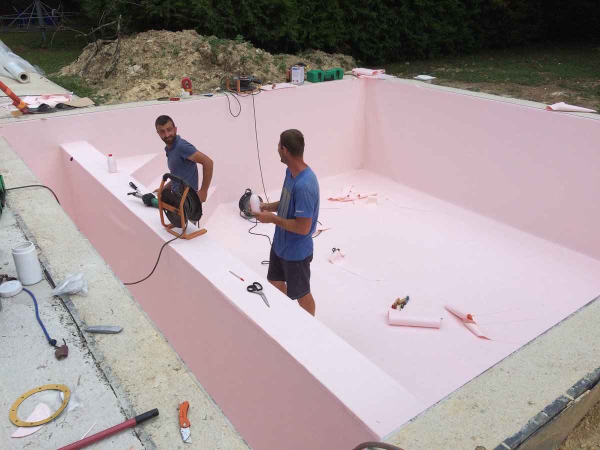 force_cedric's tweet photo. Osez le rose ! #FLAGPOOL #SOPREMA #PVCARME https://t.co/I9nvGQGeMh